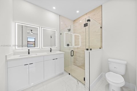 Immobilier commercial à vendre à Cape Coral, Floride: 222.97 m2 № 2276557 - photo 10