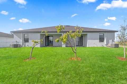 Immobilier commercial à vendre à Cape Coral, Floride: 222.97 m2 № 2276557 - photo 21