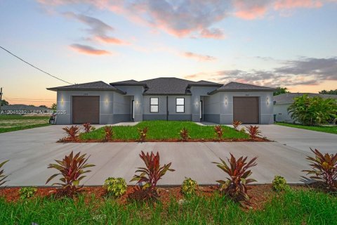 Immobilier commercial à Cape Coral, Floride 222.97 m2 № 2276557