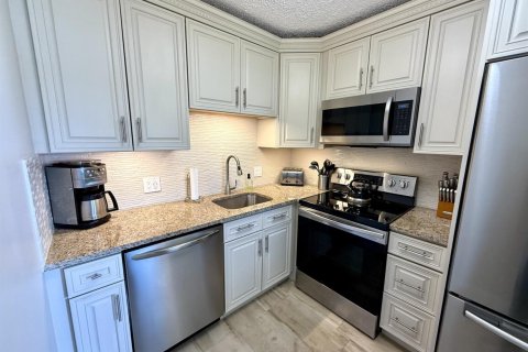 Condo in Deerfield Beach, Florida, 2 bedrooms № 2081805 - photo 2
