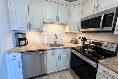 Condo in Deerfield Beach, Florida, 2 bedrooms № 2081805 - photo 4