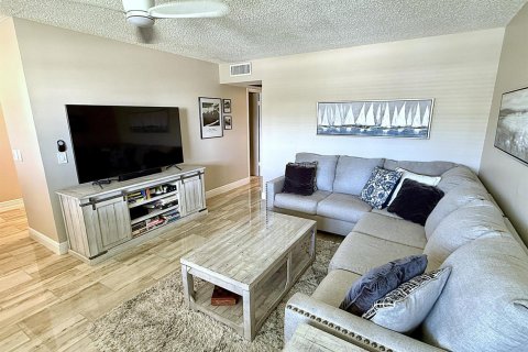 Condo in Deerfield Beach, Florida, 2 bedrooms № 2081805 - photo 8