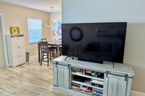 Condo in Deerfield Beach, Florida, 2 bedrooms № 2081805 - photo 9