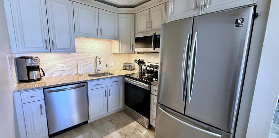 Condo in Deerfield Beach, Florida, 2 bedrooms № 2081805