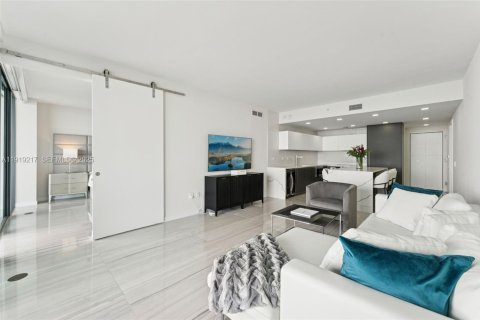 Condominio en alquiler en Miami, Florida, 3 dormitorios, 141.77 m2 № 1992152 - foto 18
