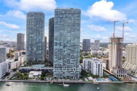 Condominio en alquiler en Miami, Florida, 3 dormitorios, 141.77 m2 № 1992152 - foto 1
