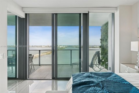 Condominio en alquiler en Miami, Florida, 3 dormitorios, 141.77 m2 № 1992152 - foto 21