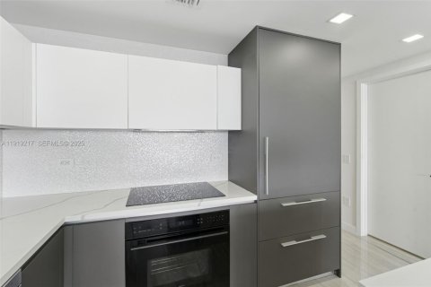 Condominio en alquiler en Miami, Florida, 3 dormitorios, 141.77 m2 № 1992152 - foto 16