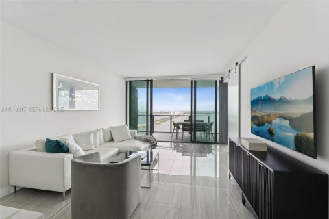 Condominio en alquiler en Miami, Florida, 3 dormitorios, 141.77 m2 № 1992152 - foto 5