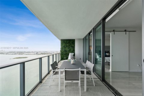 Condominio en alquiler en Miami, Florida, 3 dormitorios, 141.77 m2 № 1992152 - foto 9