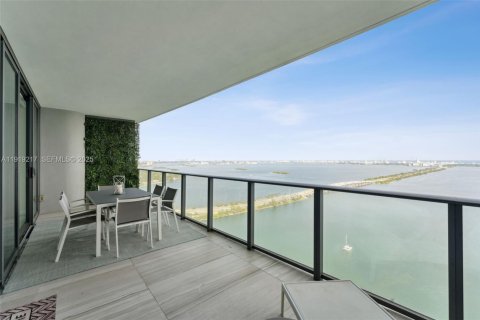 Condominio en alquiler en Miami, Florida, 3 dormitorios, 141.77 m2 № 1992152 - foto 10