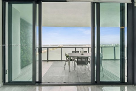 Condominio en alquiler en Miami, Florida, 3 dormitorios, 141.77 m2 № 1992152 - foto 6