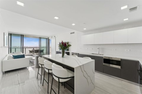 Condominio en alquiler en Miami, Florida, 3 dormitorios, 141.77 m2 № 1992152 - foto 3