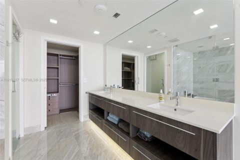Condominio en alquiler en Miami, Florida, 3 dormitorios, 141.77 m2 № 1992152 - foto 26
