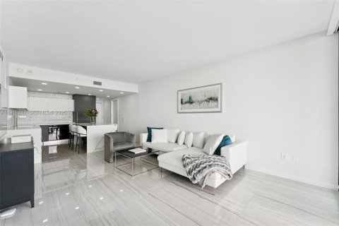 Condominio en alquiler en Miami, Florida, 3 dormitorios, 141.77 m2 № 1992152 - foto 12