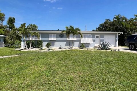 Casa en Cape Coral, Florida 3 dormitorios, 120.77 m2 № 2076309