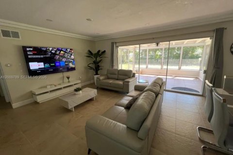 Casa en alquiler en Cape Coral, Florida, 3 dormitorios, 120.77 m2 № 2076309 - foto 3