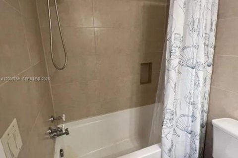 Casa en alquiler en Cape Coral, Florida, 3 dormitorios, 120.77 m2 № 2076309 - foto 26