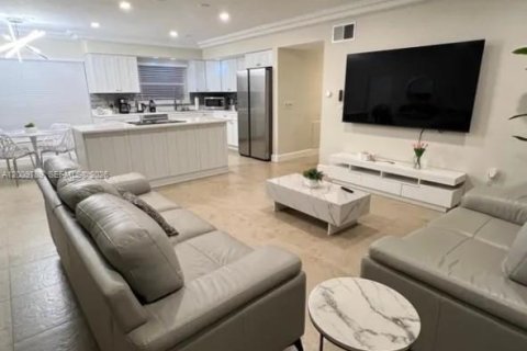 Casa en alquiler en Cape Coral, Florida, 3 dormitorios, 120.77 m2 № 2076309 - foto 6
