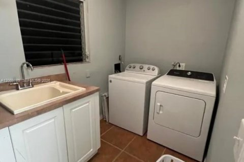 Casa en alquiler en Cape Coral, Florida, 3 dormitorios, 120.77 m2 № 2076309 - foto 19
