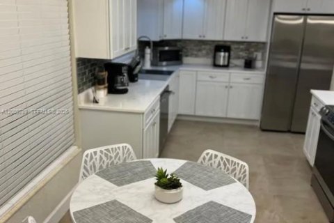 Casa en alquiler en Cape Coral, Florida, 3 dormitorios, 120.77 m2 № 2076309 - foto 4