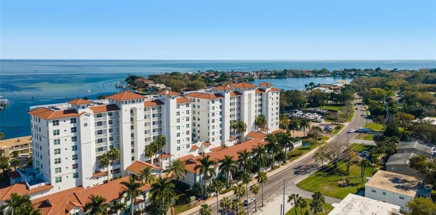 Condominio en Saint Petersburg, Florida, 2 dormitorios  № 1765534