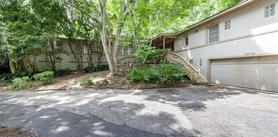 House in Gainesville, Florida 6 bedrooms, 356.93 sq.m. № 1894884