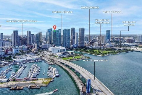 Condo in Miami, Florida, 1 bedroom  № 1990817 - photo 11