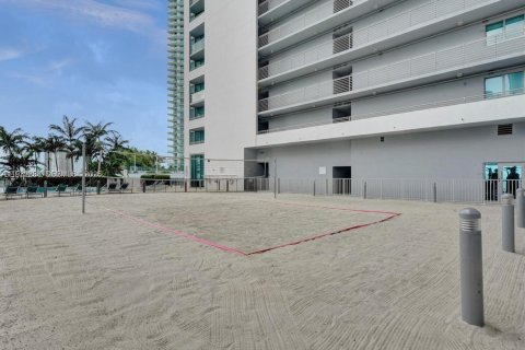 Condo in Miami, Florida, 1 bedroom  № 1990817 - photo 15