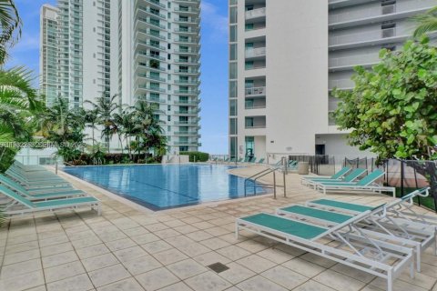 Condo in Miami, Florida, 1 bedroom  № 1990817 - photo 17