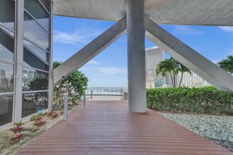 Condo in Miami, Florida, 1 bedroom  № 1990817 - photo 16