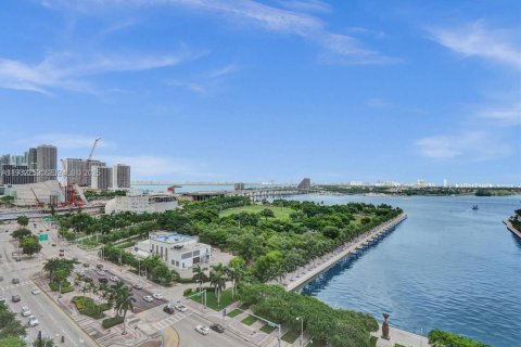 Condo in Miami, Florida, 1 bedroom  № 1990817 - photo 8