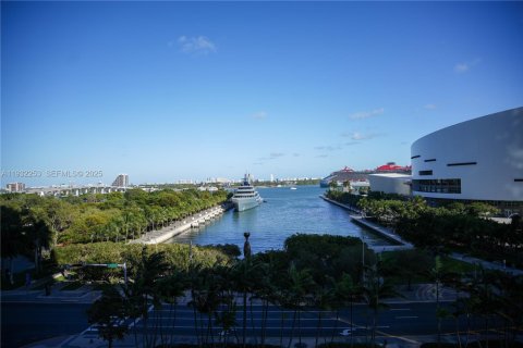 Copropriété à louer à Miami, Floride: 1 chambre, 113.34 m2 № 1990817 - photo 27