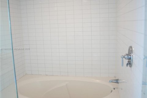 Copropriété à louer à Miami, Floride: 1 chambre, 113.34 m2 № 1990817 - photo 23