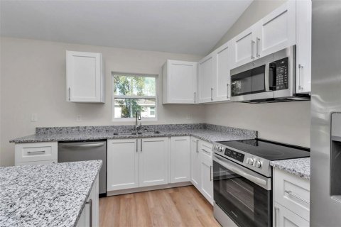 House in Ocala, Florida 3 bedrooms, 128.21 sq.m. № 1894767 - photo 8