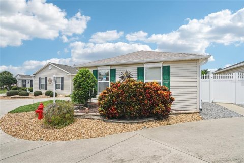 House in The Villages, Florida 2 bedrooms, 111.11 sq.m. № 1907435 - photo 1