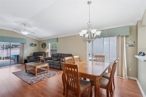House in The Villages, Florida 2 bedrooms, 111.11 sq.m. № 1907435 - photo 10