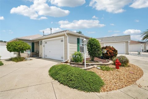 House in The Villages, Florida 2 bedrooms, 111.11 sq.m. № 1907435 - photo 3