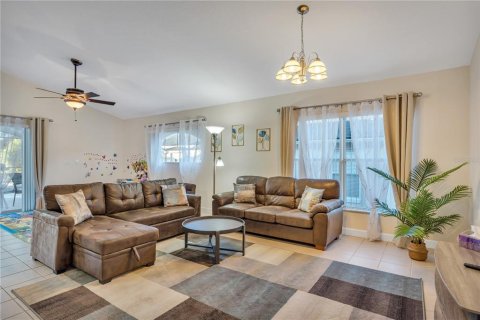 House in Davenport, Florida 4 bedrooms, 177.91 sq.m. № 1721849 - photo 7