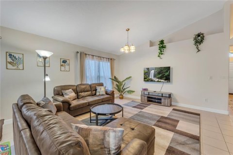 House in Davenport, Florida 4 bedrooms, 177.91 sq.m. № 1721849 - photo 8