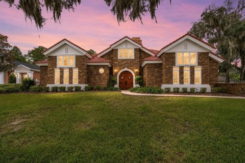 House in Ocala, Florida 5 bedrooms, 379.69 sq.m. № 2110143
