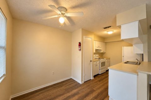Appartement à louer à Auburndale, Floride: 1 chambre, 79.43 m2 № 2424099 - photo 4