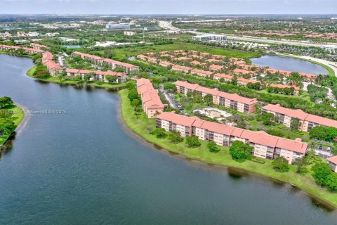 Copropriété à vendre à Pembroke Pines, Floride: 2 chambres, 105.63 m2 № 1942255 - photo 27