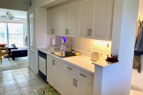 Condo in Pembroke Pines, Florida, 2 bedrooms  № 1942255 - photo 8