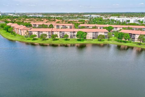 Copropriété à vendre à Pembroke Pines, Floride: 2 chambres, 105.63 m2 № 1942255 - photo 29