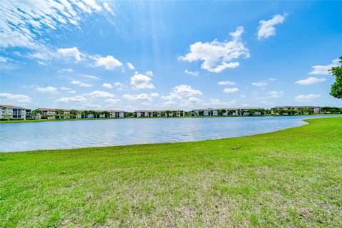 Copropriété à vendre à Pembroke Pines, Floride: 2 chambres, 105.63 m2 № 1942255 - photo 18