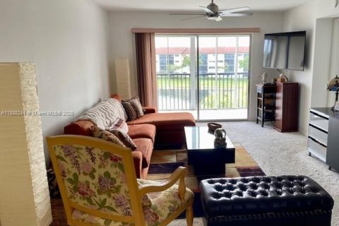 Condo in Pembroke Pines, Florida, 2 bedrooms  № 1942255 - photo 5
