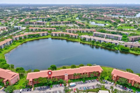 Copropriété à vendre à Pembroke Pines, Floride: 2 chambres, 105.63 m2 № 1942255 - photo 24