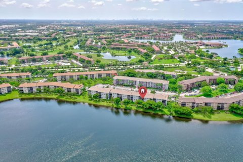 Condo in Pembroke Pines, Florida, 2 bedrooms  № 1942255 - photo 25