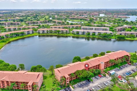 Condo in Pembroke Pines, Florida, 2 bedrooms  № 1942255 - photo 22